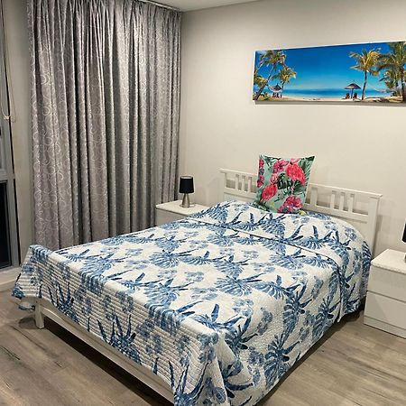 Marina Ocean View At The Shores Gold Coast Exterior photo