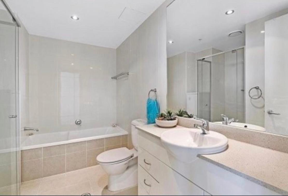 Marina Ocean View At The Shores Gold Coast Exterior photo