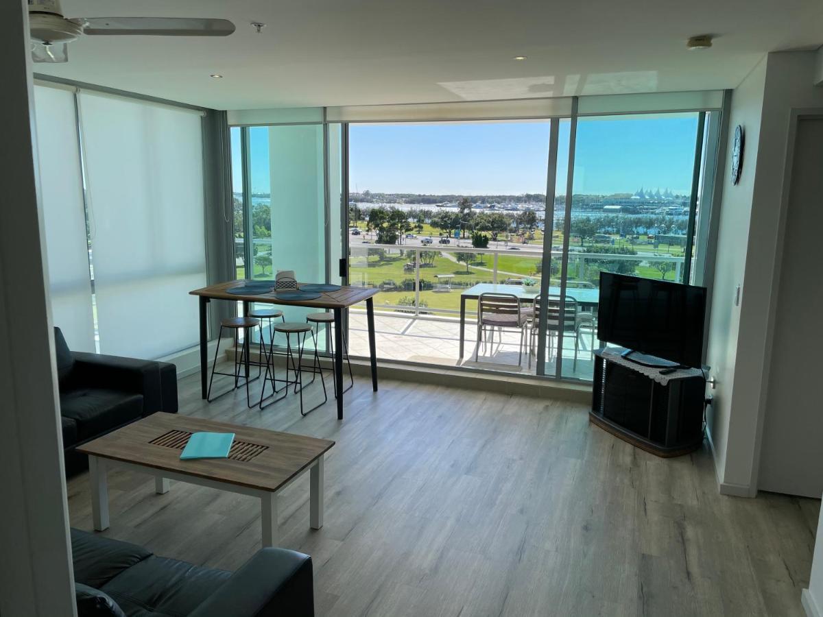 Marina Ocean View At The Shores Gold Coast Exterior photo