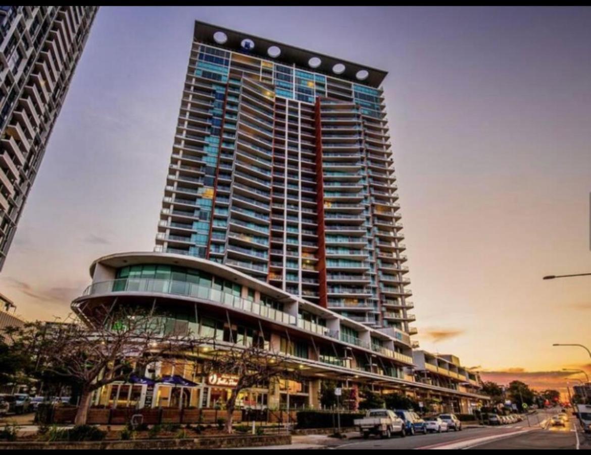 Marina Ocean View At The Shores Gold Coast Exterior photo